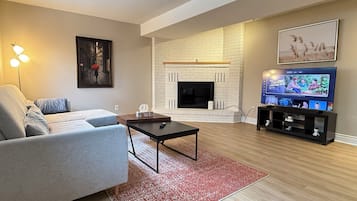 Smart TV, computer monitors