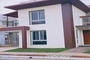 Exterior - Marvelous 3-bedroom bungalow in enjoyable Bengaluru neighborhood (Bengaluru)