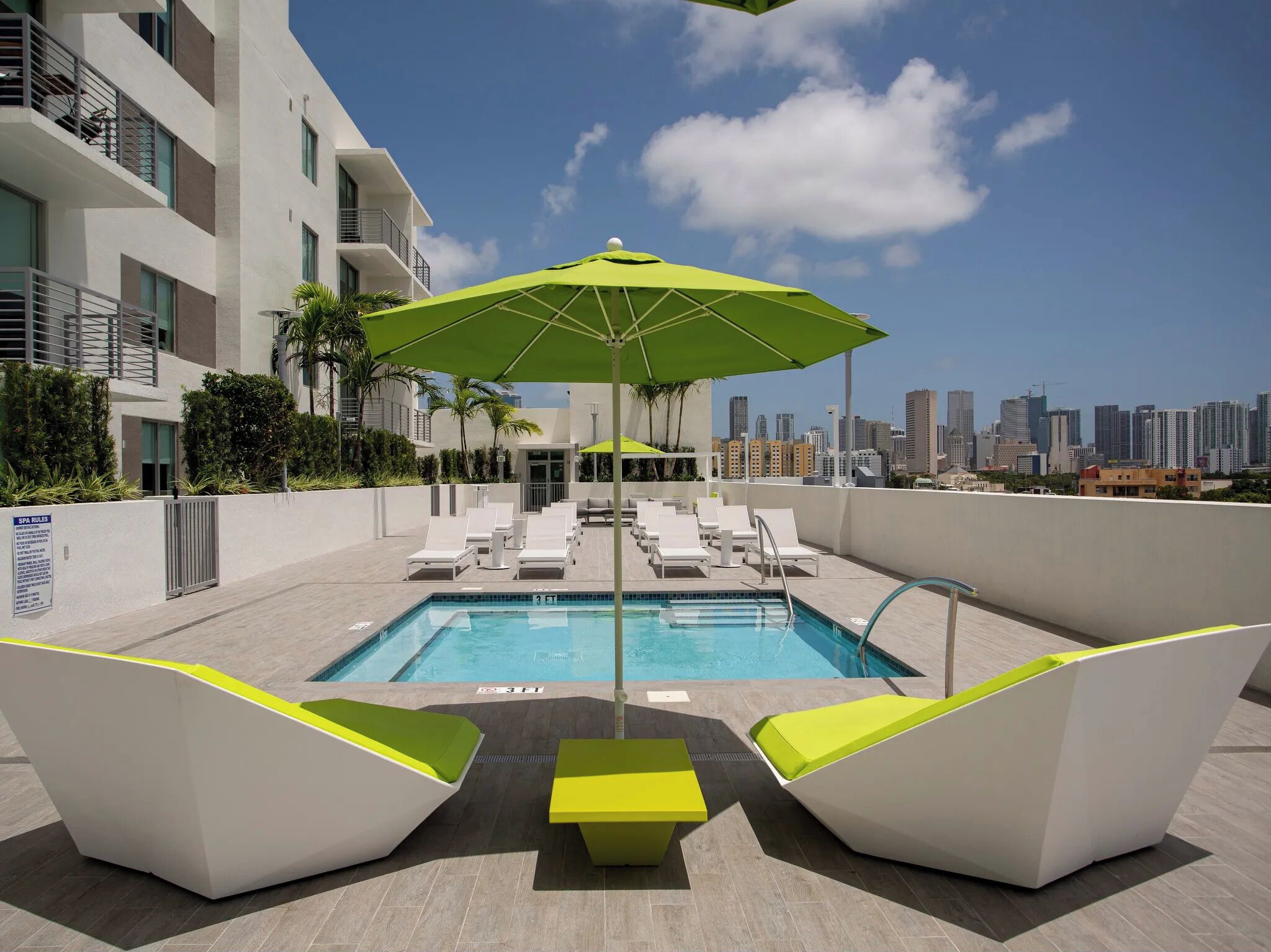 Piscine extérieure, piscine chauffée