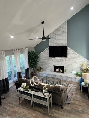 Smart TV - NEW Luxury Renovation - 4BR/3BA - Kings - Smart TVs - Katy ISD - Holiday Ready (Katy)