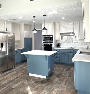 Private kitchen - NEW Luxury Renovation - 4BR/3BA - Kings - Smart TVs - Katy ISD - Holiday Ready (Katy)