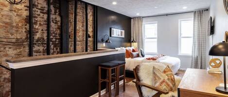 Bureau, fer et planche à repasser, lit parapluie, Wi-Fi