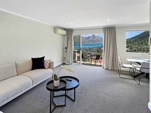 TV - Heritage Heights | Newly Renovated Hideaway (Queenstown)