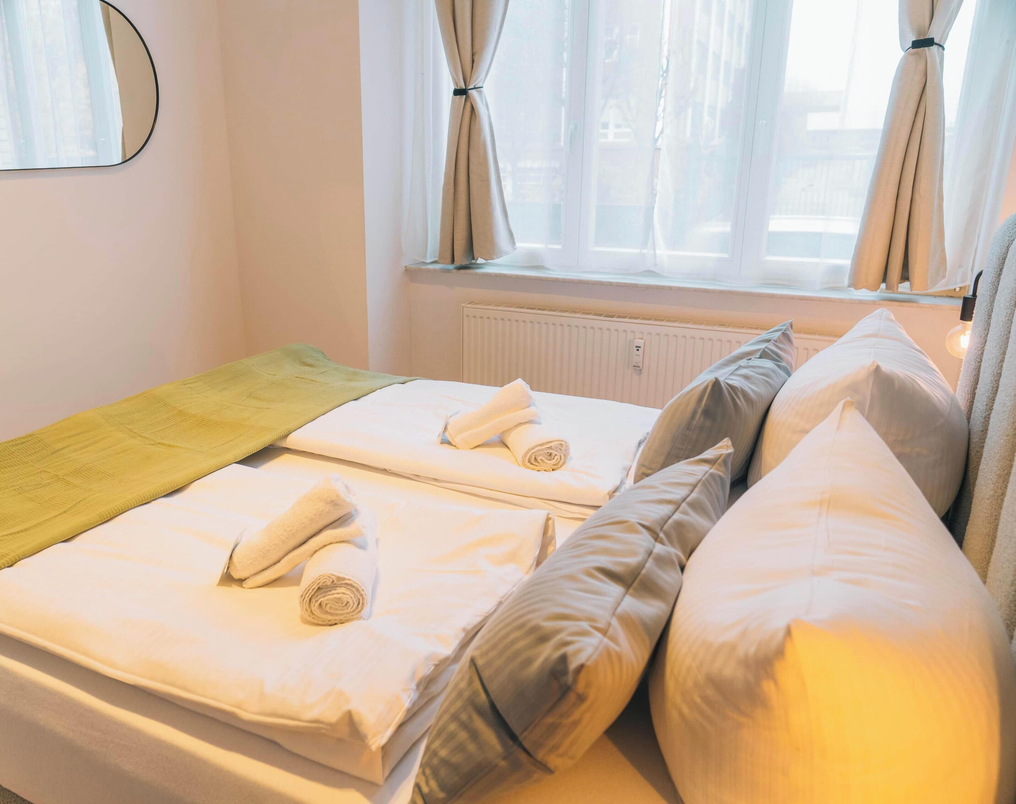 Tabla de planchar con plancha, wifi y ropa de cama 