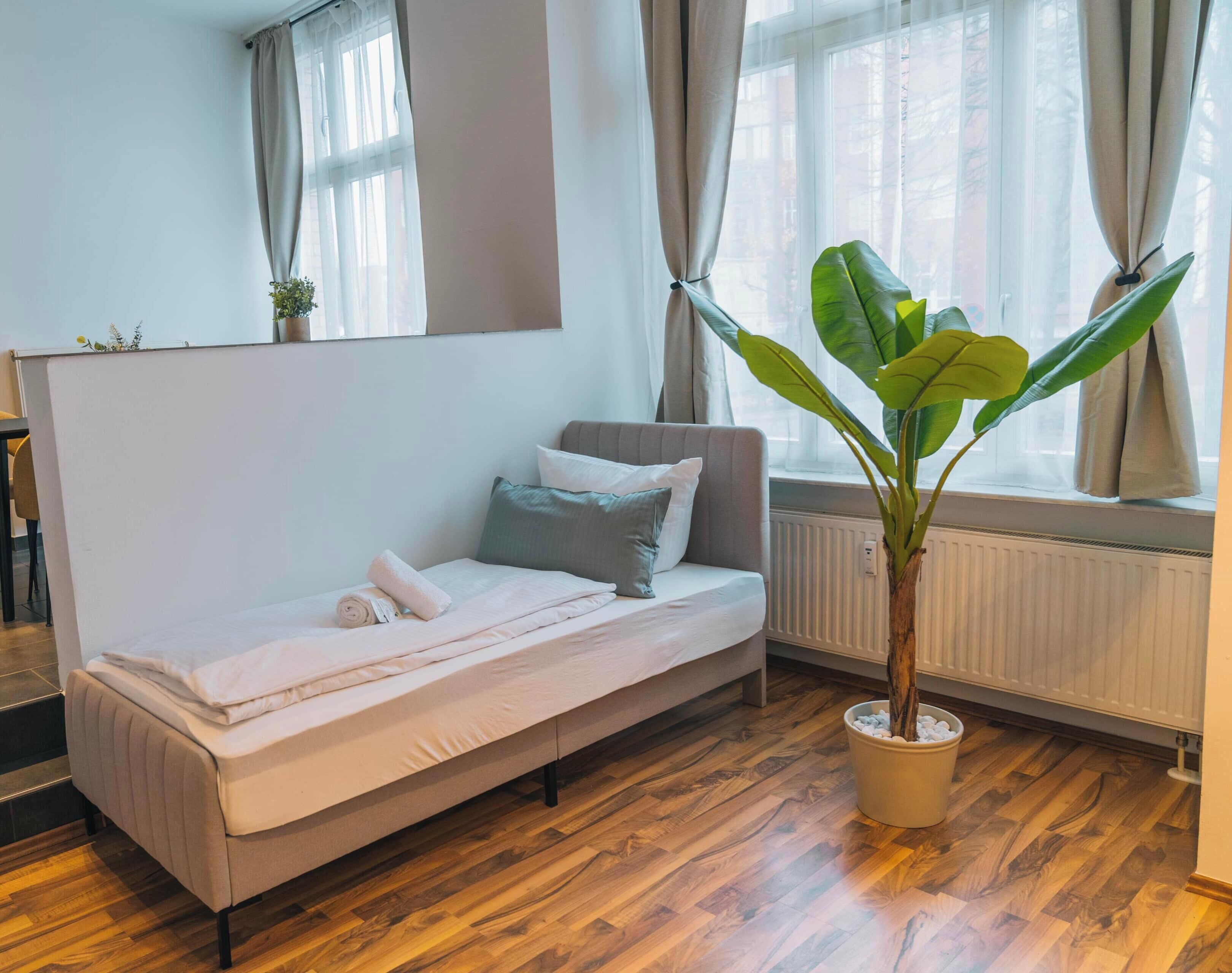 Iron/ironing board, WiFi, bed sheets