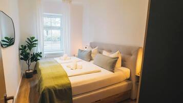 Iron/ironing board, WiFi, bed sheets