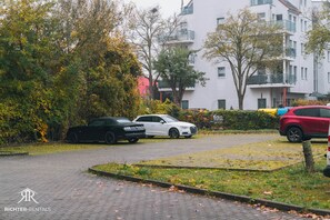 المنطقة المحيطة بالمنشأة