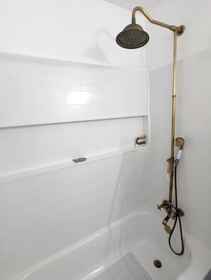 Towels, soap, toilet paper - 9 Min Walk Downtown, Cozy House, Private Yard (Raleigh)
