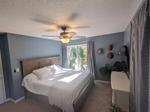 3 bedrooms, desk, WiFi, bed sheets - 9 Min Walk Downtown, Cozy House, Private Yard (Raleigh)