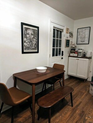 Dining - 9 Min Walk Downtown, Cozy House, Private Yard (Raleigh)