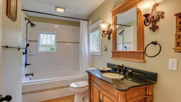 Douche, sĂšche-cheveux, serviettes fournies, savon