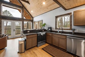 Private kitchen - Cozy 2-bedroom cabin on a peaceful mountain with views, hot tub and firepit. (Sevierville)