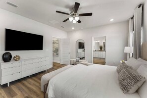 4 Schlafzimmer, Schreibtisch, Bügeleisen/Bügelbrett, kostenloses WLAN