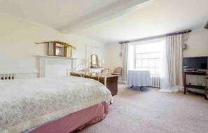 3 عدّة غرف نوم ومكواة/لوح كي وواي فاي وملاءات أسرّة