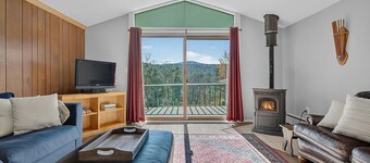 Inviting 2-bedroom condo 1 mi. from Stratton Access Road with
 Stratton View