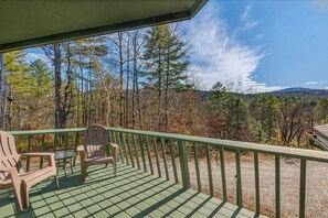 Property grounds - Inviting 2-bedroom condo 1 mi. from Stratton Access Road with
 Stratton View (Winhall)