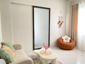 TV - Cozy 1-bedroom condo in Alpine Villas Crosswinds Tagaytay (Tagaytay City)