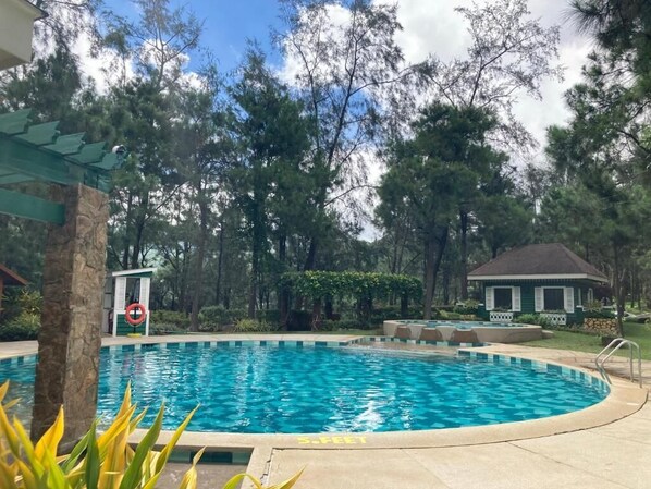Pool - Cozy 1-bedroom condo in Alpine Villas Crosswinds Tagaytay (Tagaytay City)