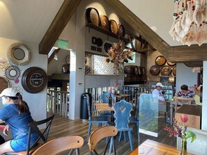 Dining - Cozy 1-bedroom condo in Alpine Villas Crosswinds Tagaytay (Tagaytay City)