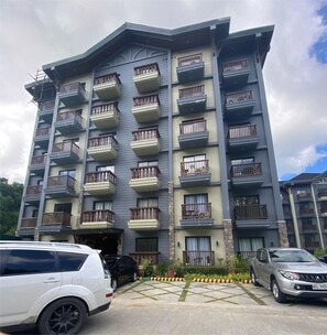 Exterior - Cozy 1-bedroom condo in Alpine Villas Crosswinds Tagaytay (Tagaytay City)