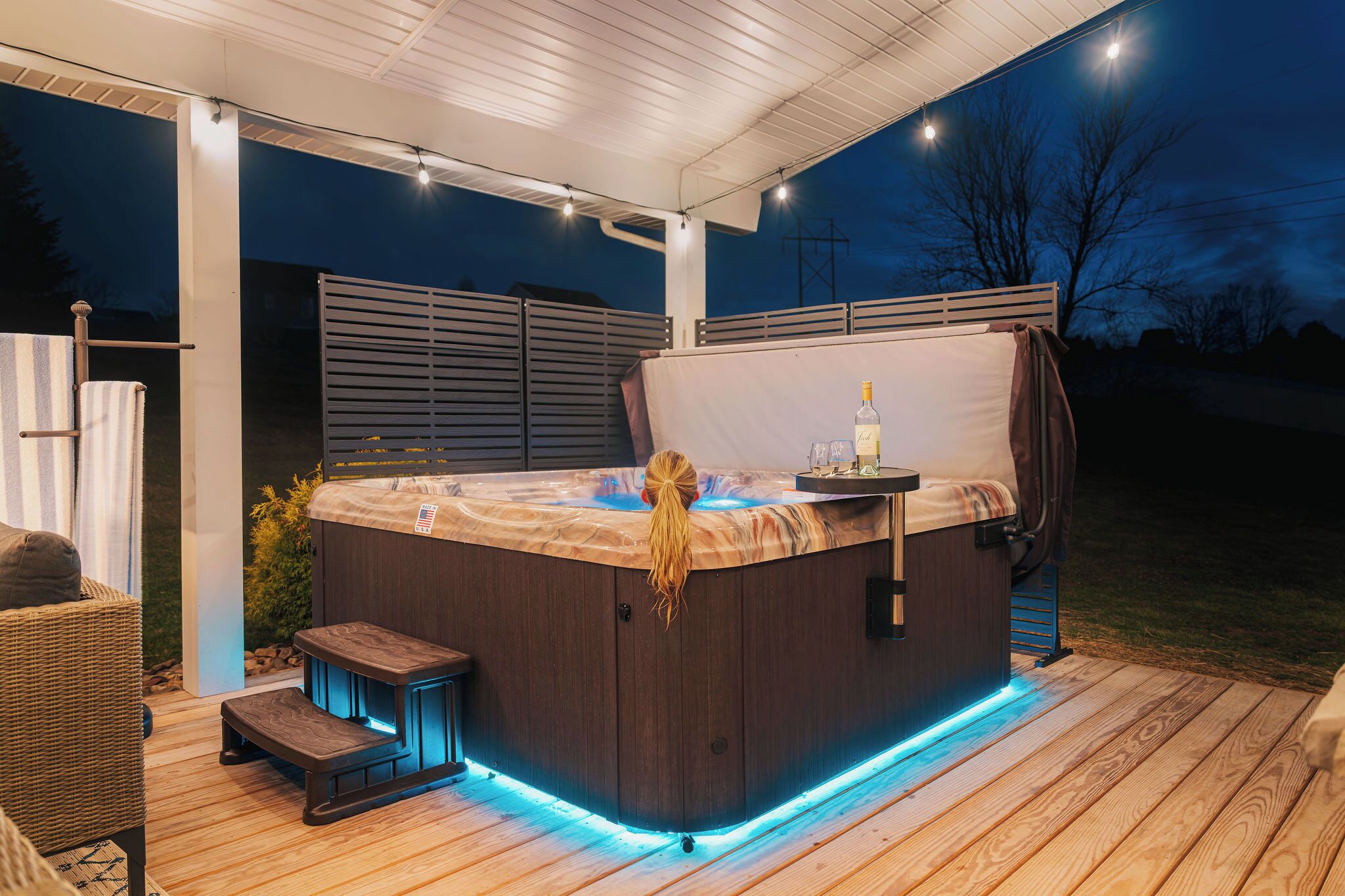 Outdoor spa tub
