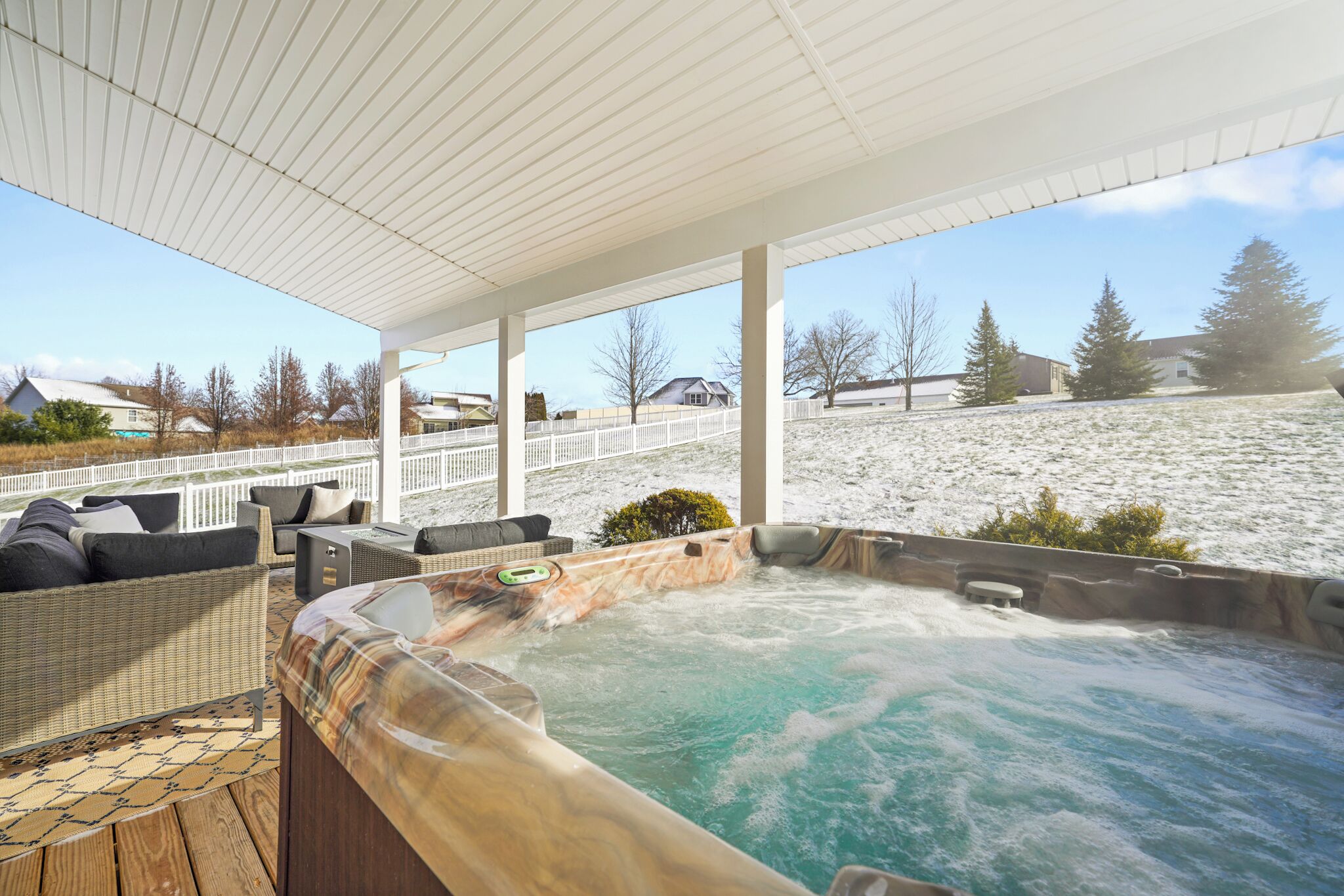 Outdoor spa tub