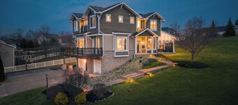 Lion’s Lookout | PSU Retreat w/Hot Tub & Game Room