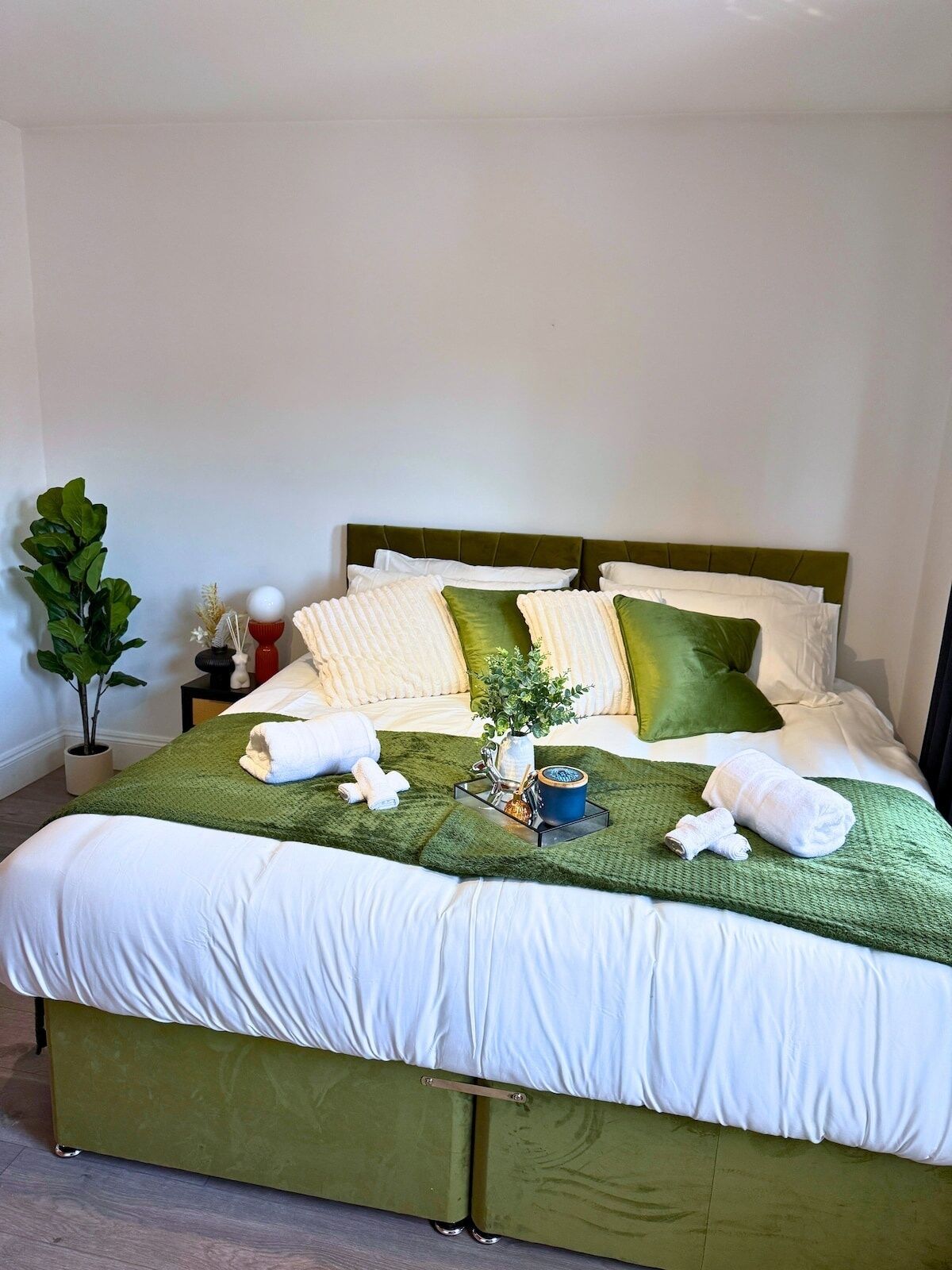 Iron/ironing board, free WiFi, bed sheets