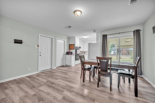 Charming 3-bedroom house with AC in friendly Temple. Privet, clean, safe, quiet.
