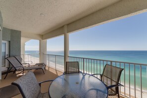 Outdoor dining - Beautiful Penthouse Escape - Stunning Oceanfront Views W/Free Beach Chairs (Panama City Beach)