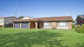 Exterior - Great home for families and groups (Culburra Beach)