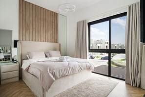 4 bedrooms, iron/ironing board, free WiFi, bed sheets