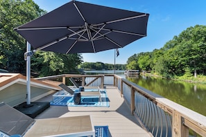 Terrace/patio - Copper Cove! Hot Tub, 5 Kings & 6 Bunks. FirePit-Sunroom-Sundeck-kayaks-SUP-Fish (Bracey)