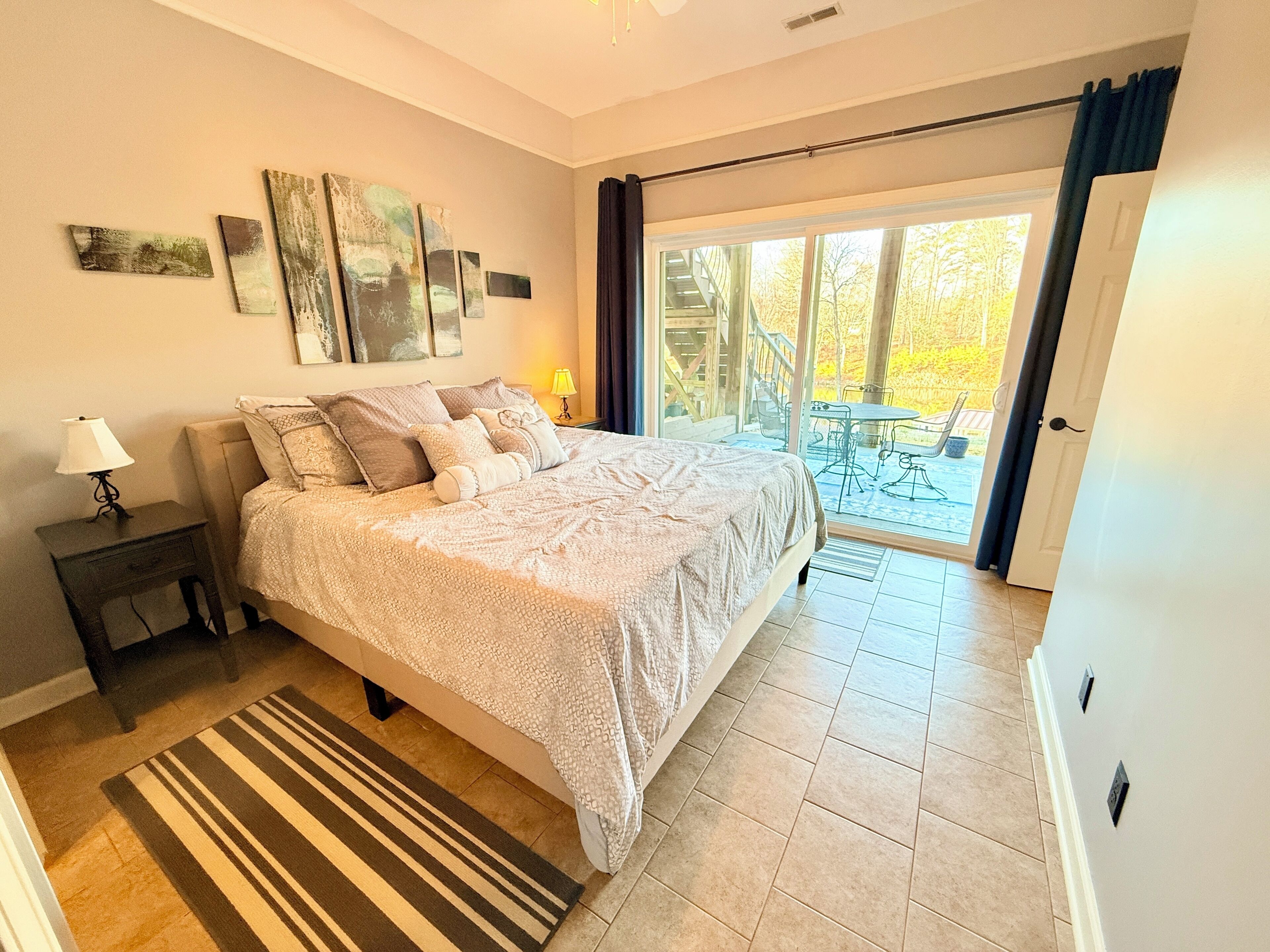 6 bedrooms, desk, iron/ironing board, travel cot