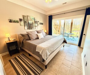 6 bedrooms, desk, iron/ironing board, travel cot