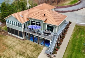 Exterior - NEW! Hot Tub, 5 King beds & 6 Bunks sleep 18-Fire Pit-Sunroom-Sundeck-kayaks-SUP (Bracey)