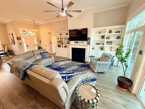 Smart TV, fireplace, DVD player