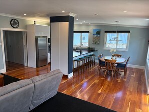 Interior - Stylish Petone Villa Stay (Lower Hutt)