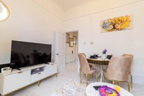 Interior - Stylish Chelsea Apartment Sleeps 5. Dream Location in Central London (London)