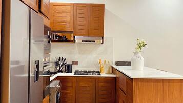 Fridge, microwave, stovetop, cookware/dishes/utensils