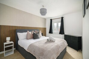 3 bedrooms, iron/ironing board, WiFi, bed sheets - 3 BH with Free Parking Near ExCel London, Newham Hospital & London City Airport (London)