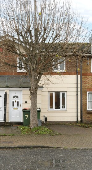 Exterior detail - 3 BH with Free Parking Near ExCel London, Newham Hospital & London City Airport (London)