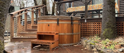 Tina de hidromasaje al aire libre