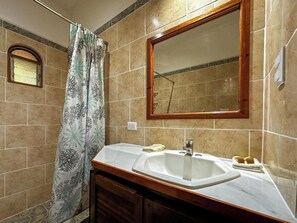 Comfort Apartment, Kitchen, Sea View | Bathroom | Shower, towels, soap, shampoo - Ocean Vista Tamarindo (Tamarindo)