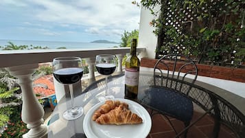 Apartament clàssic, aire condicionat, vistes al mar | Terrassa o pati