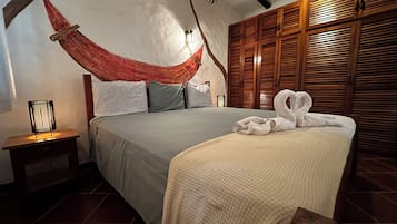 Apartament clàssic, aire condicionat, vistes al mar | Roba de llit d'alta qualitat i caixa forta a l'habitació