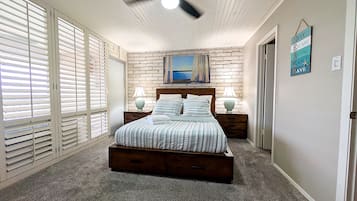 Silitysrauta/-lauta, ilmainen Wi-Fi, vuodevaatteet