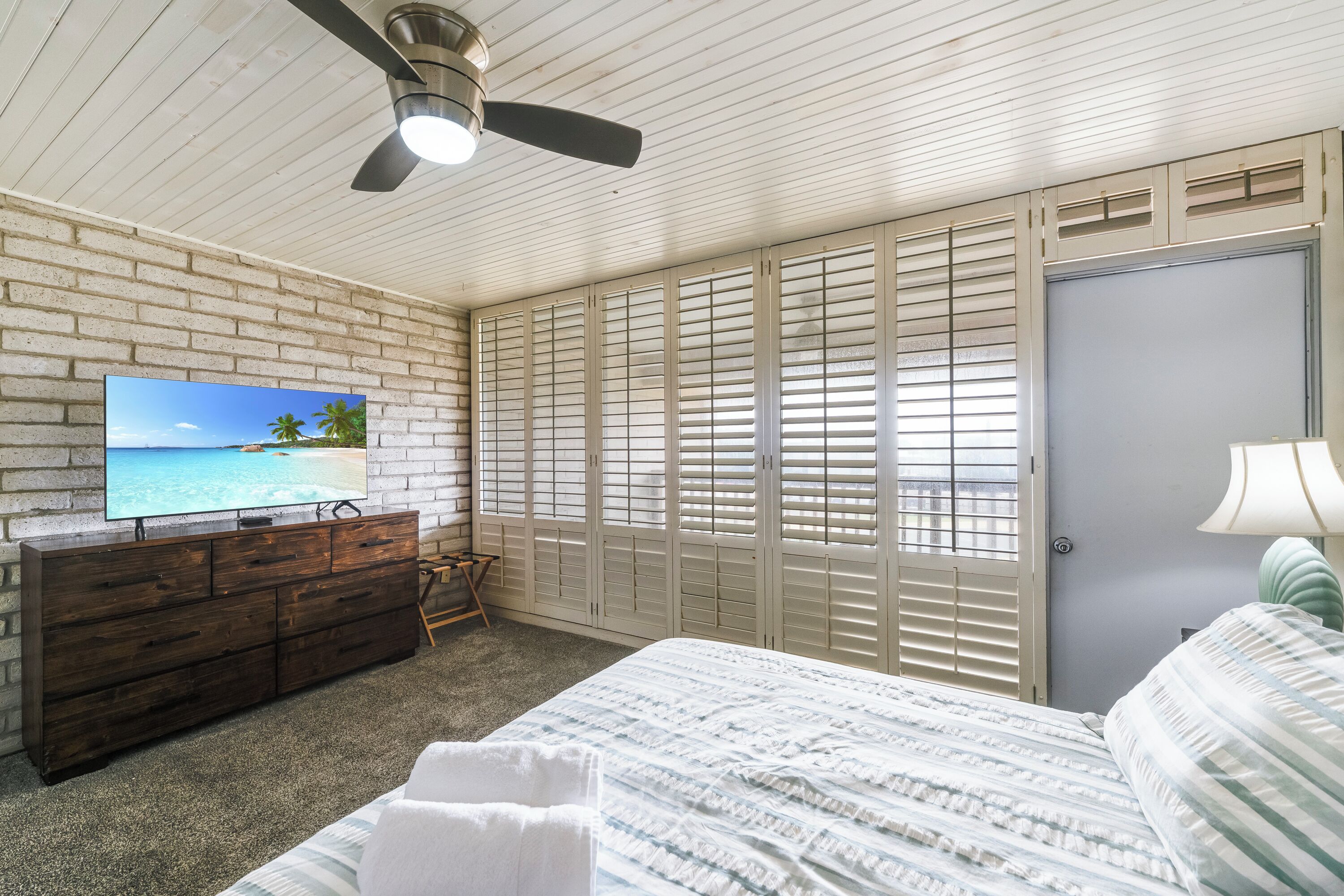 Iron/ironing board, free WiFi, bed sheets