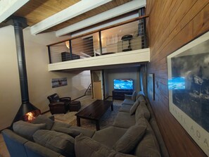 Smart TV, fireplace - Chilling in the Boat! Location, Comfort & Style (Steamboat Springs)