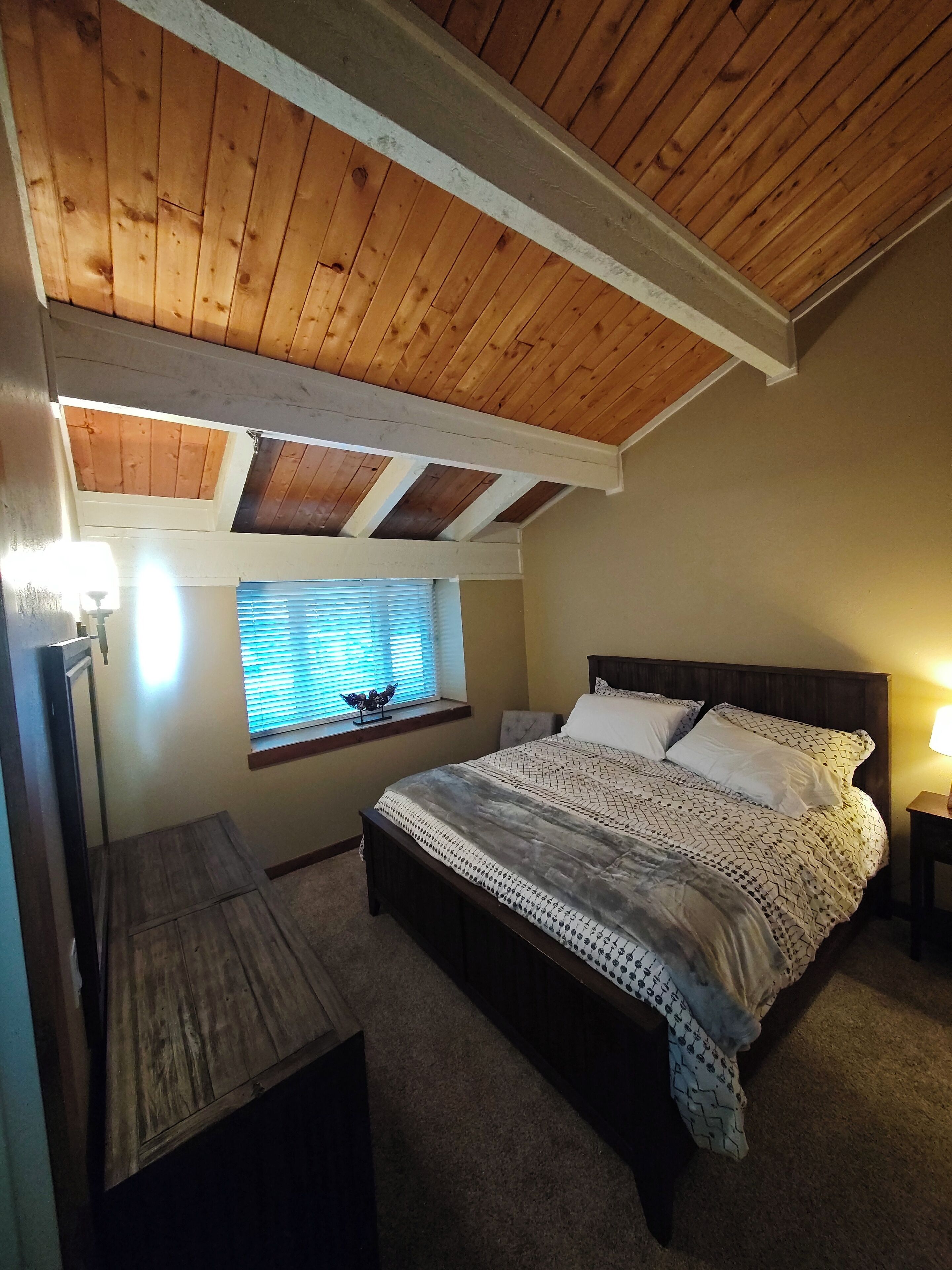 Iron/ironing board, free WiFi, bed sheets